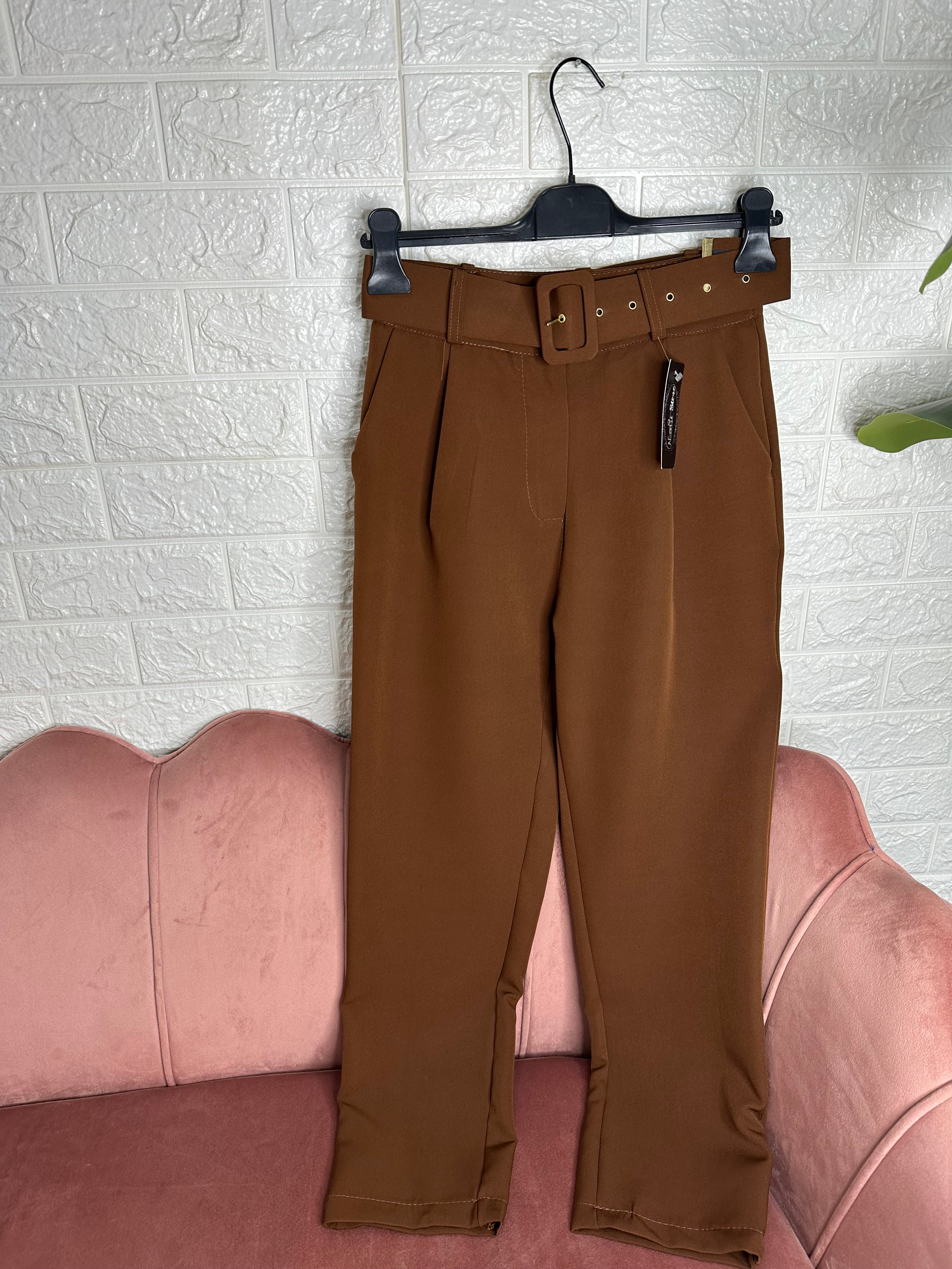 Pantalone con cintura