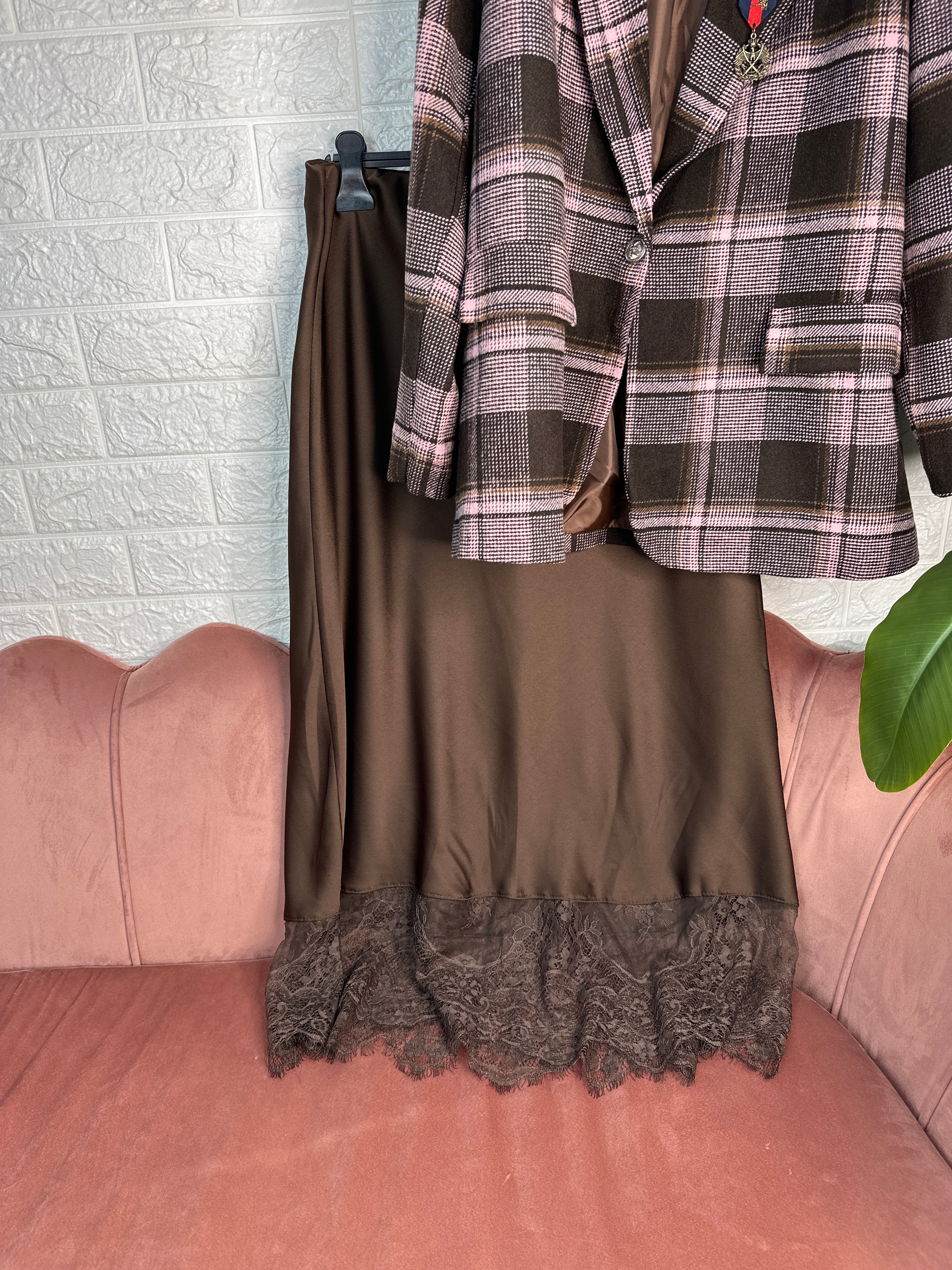 Gonna raso pizzo curvy