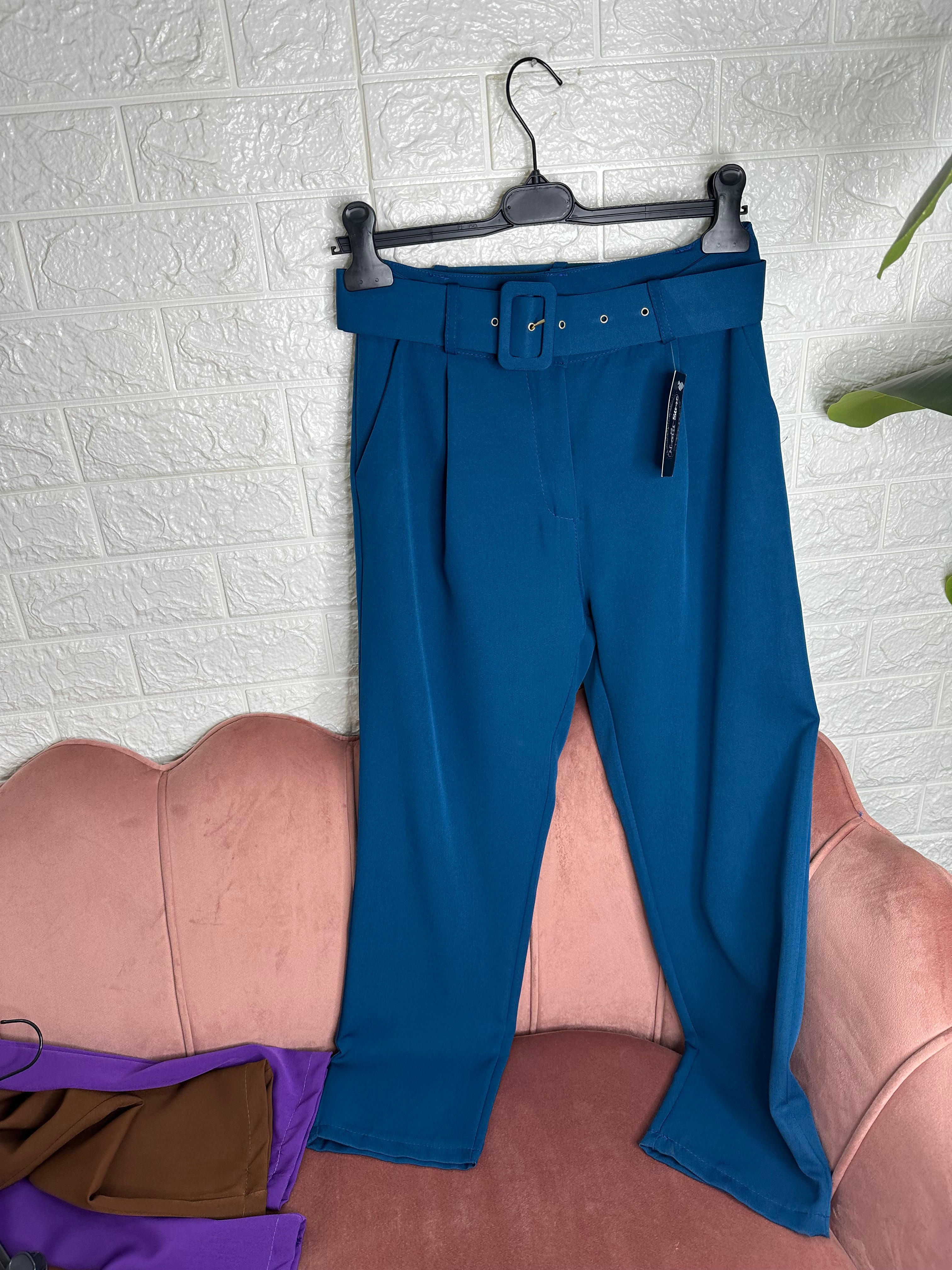 Pantalone con cintura