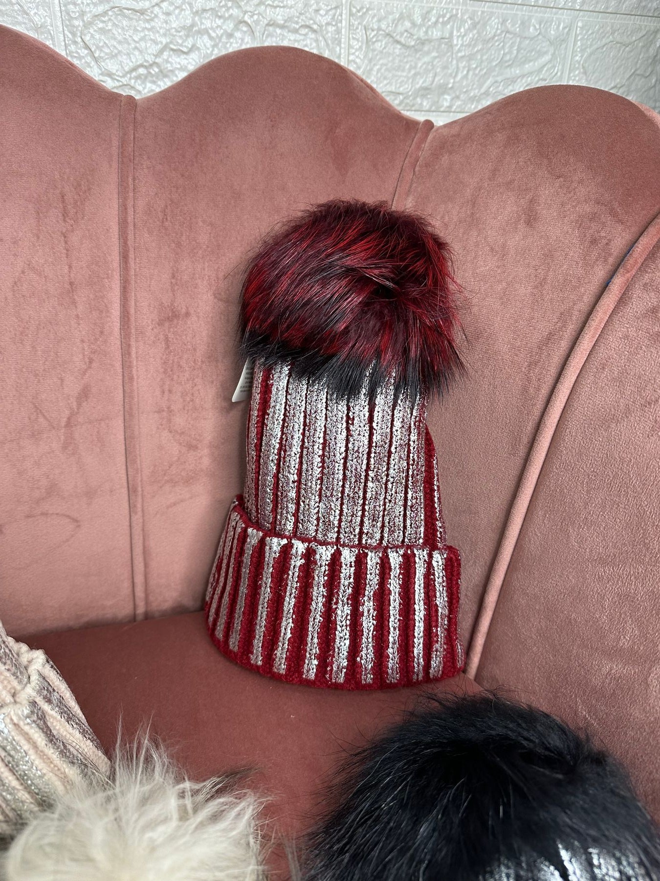 Cappello metallic pon pon